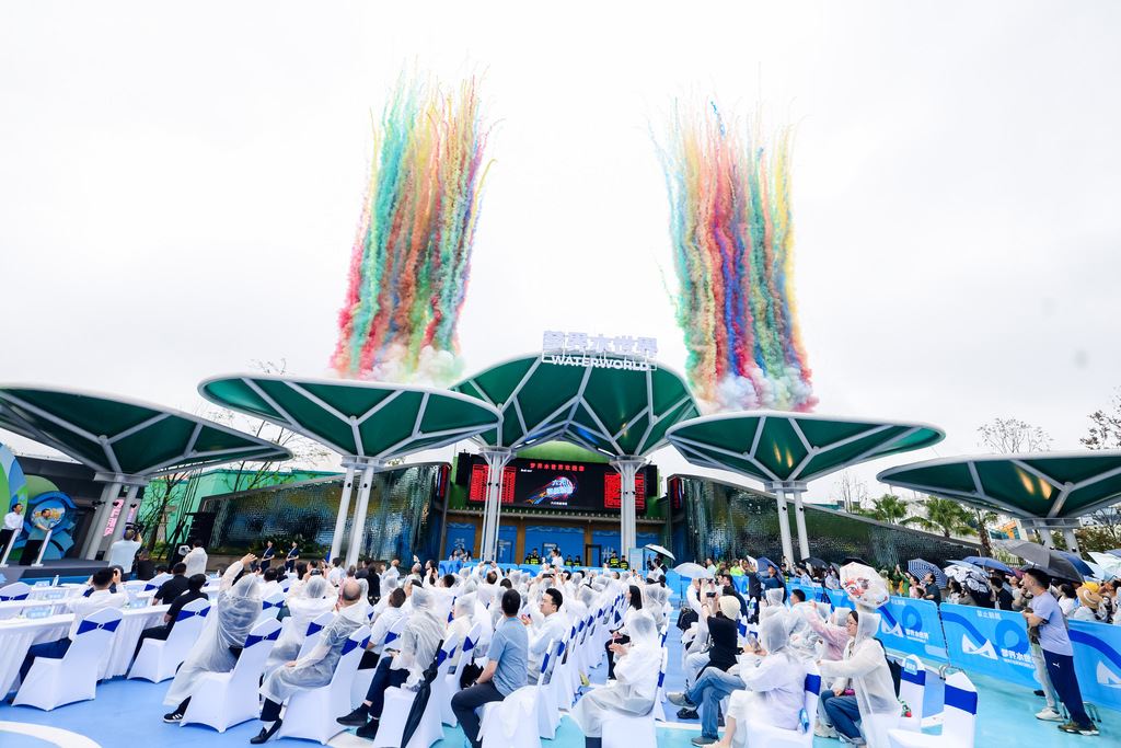 泼水电音节+高空烟花秀 璧山梦界水世界开园首日点燃夏日激情