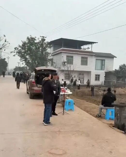 警惕当下纷纷效仿的直播“掠食”乱象