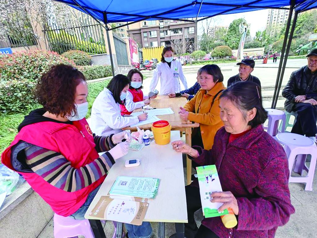 璧泉街道凤凰社区开展中医药文化宣传活动