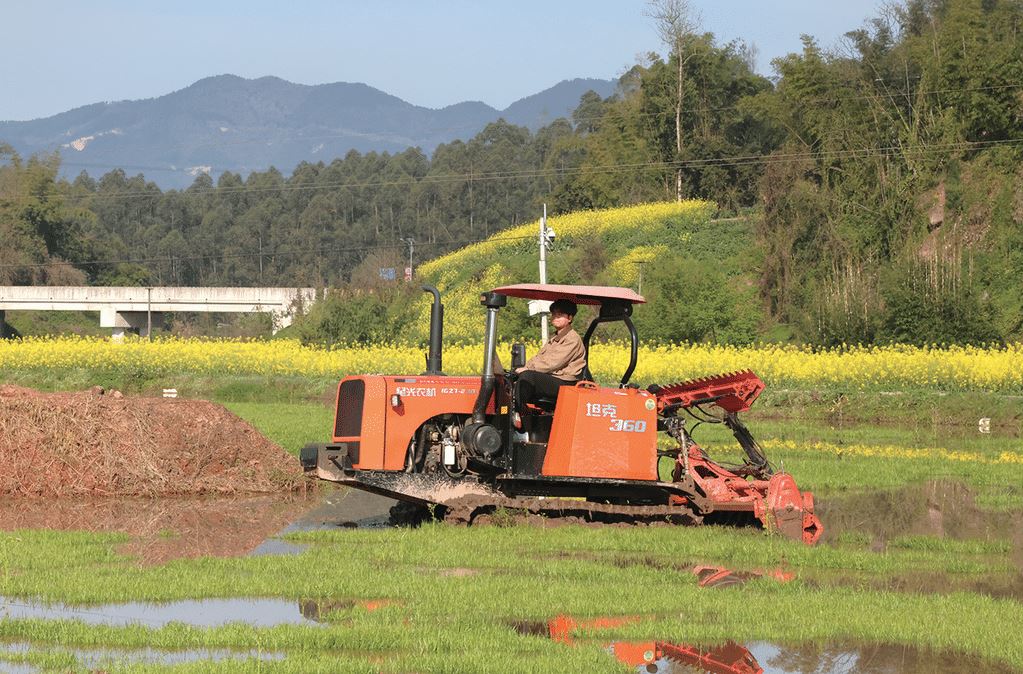 梯田尽展“科技范”春耕不负好农时——璧山区2026年春耕春播现场会热闹开耕